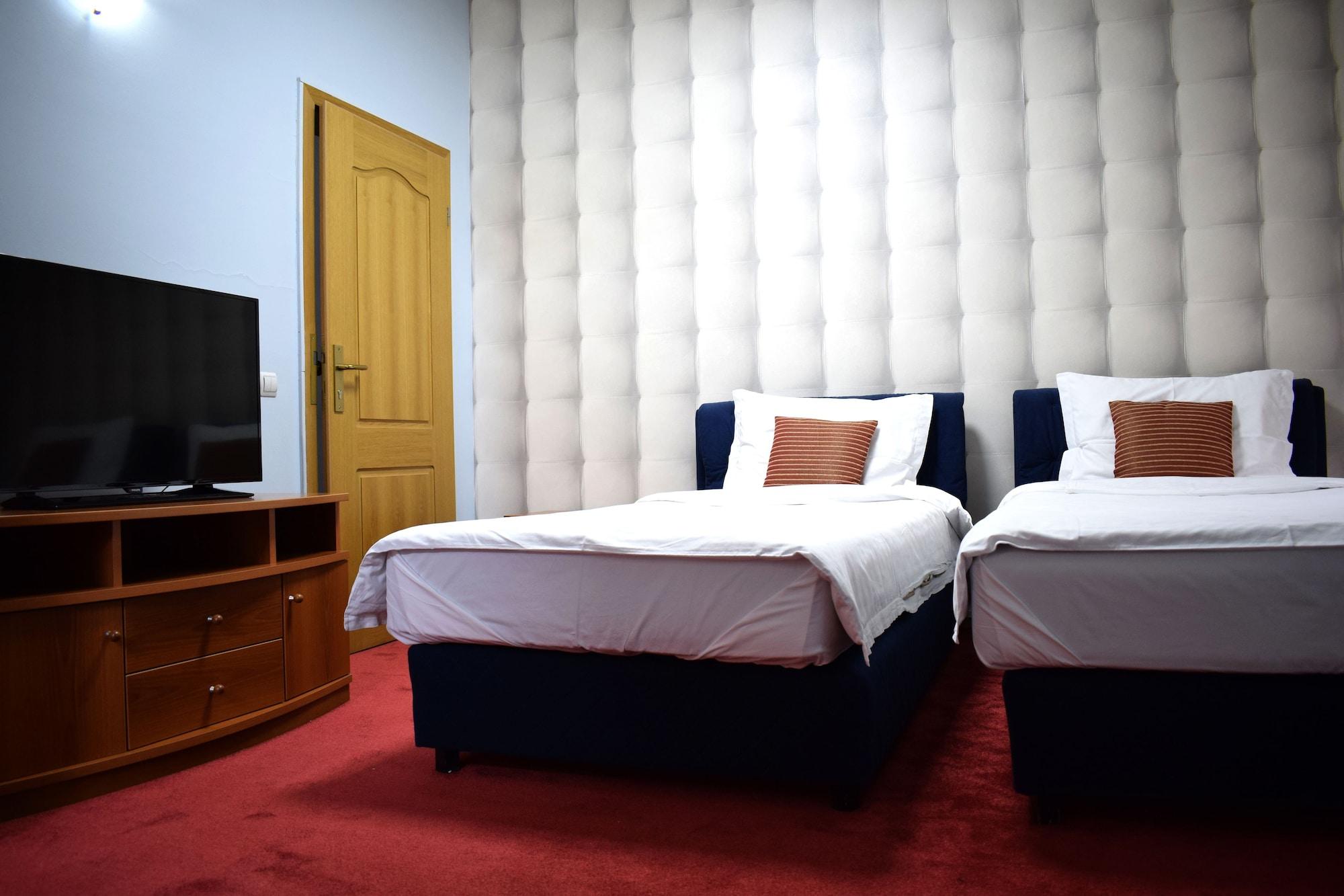 Hotel Aristocrat & Fish Restaurant Скопие Екстериор снимка
