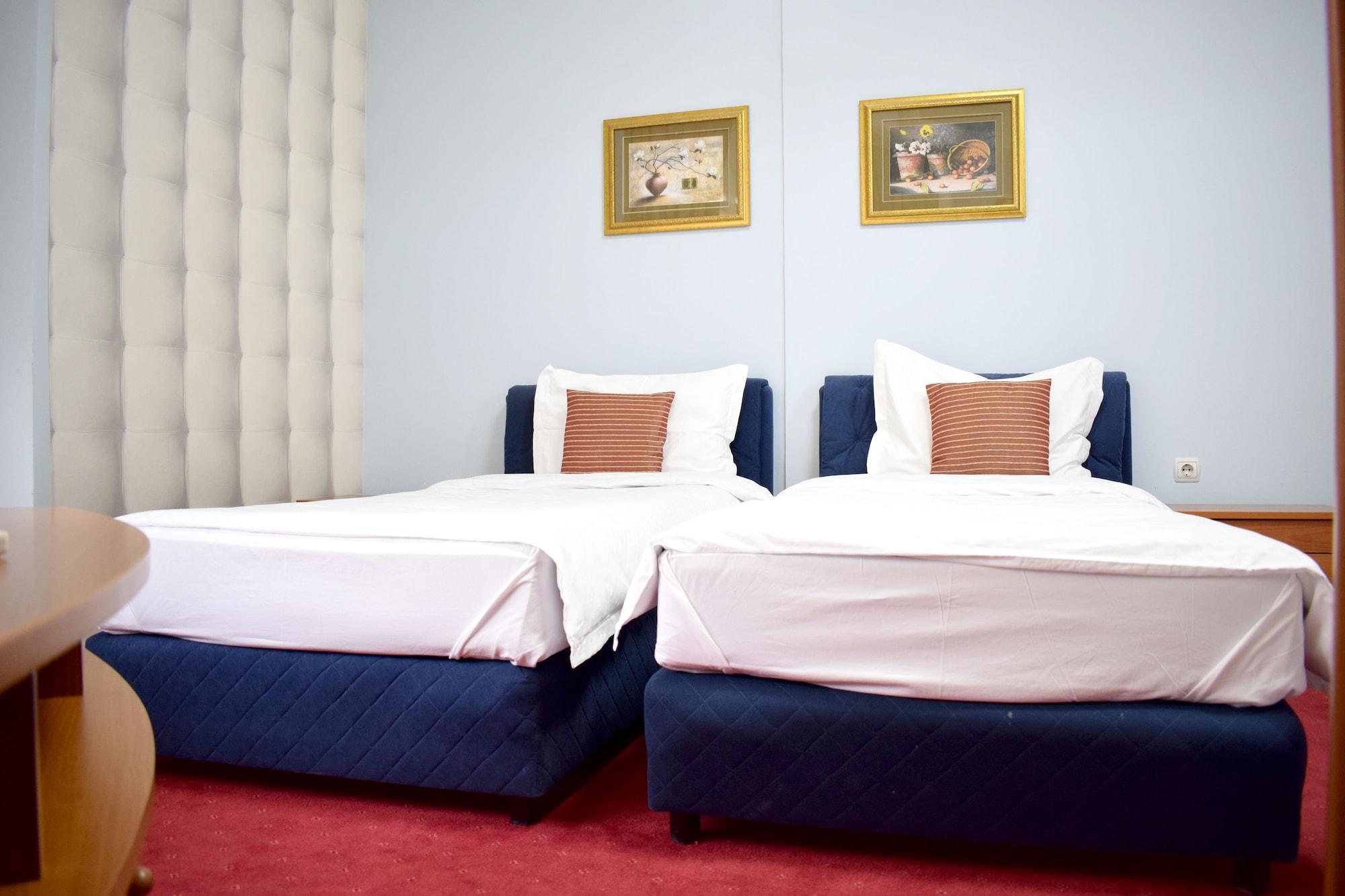 Hotel Aristocrat & Fish Restaurant Скопие Екстериор снимка