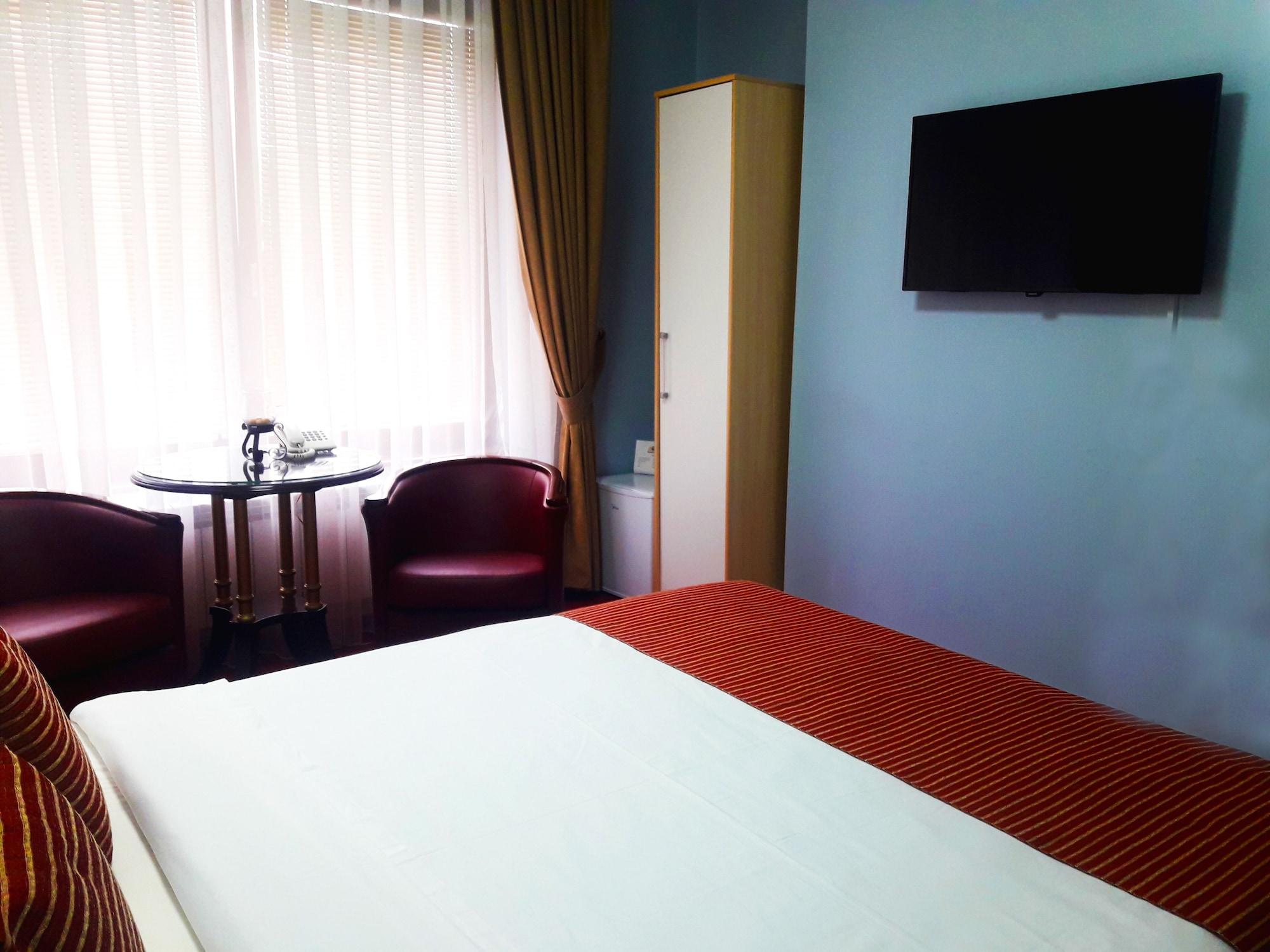 Hotel Aristocrat & Fish Restaurant Скопие Екстериор снимка