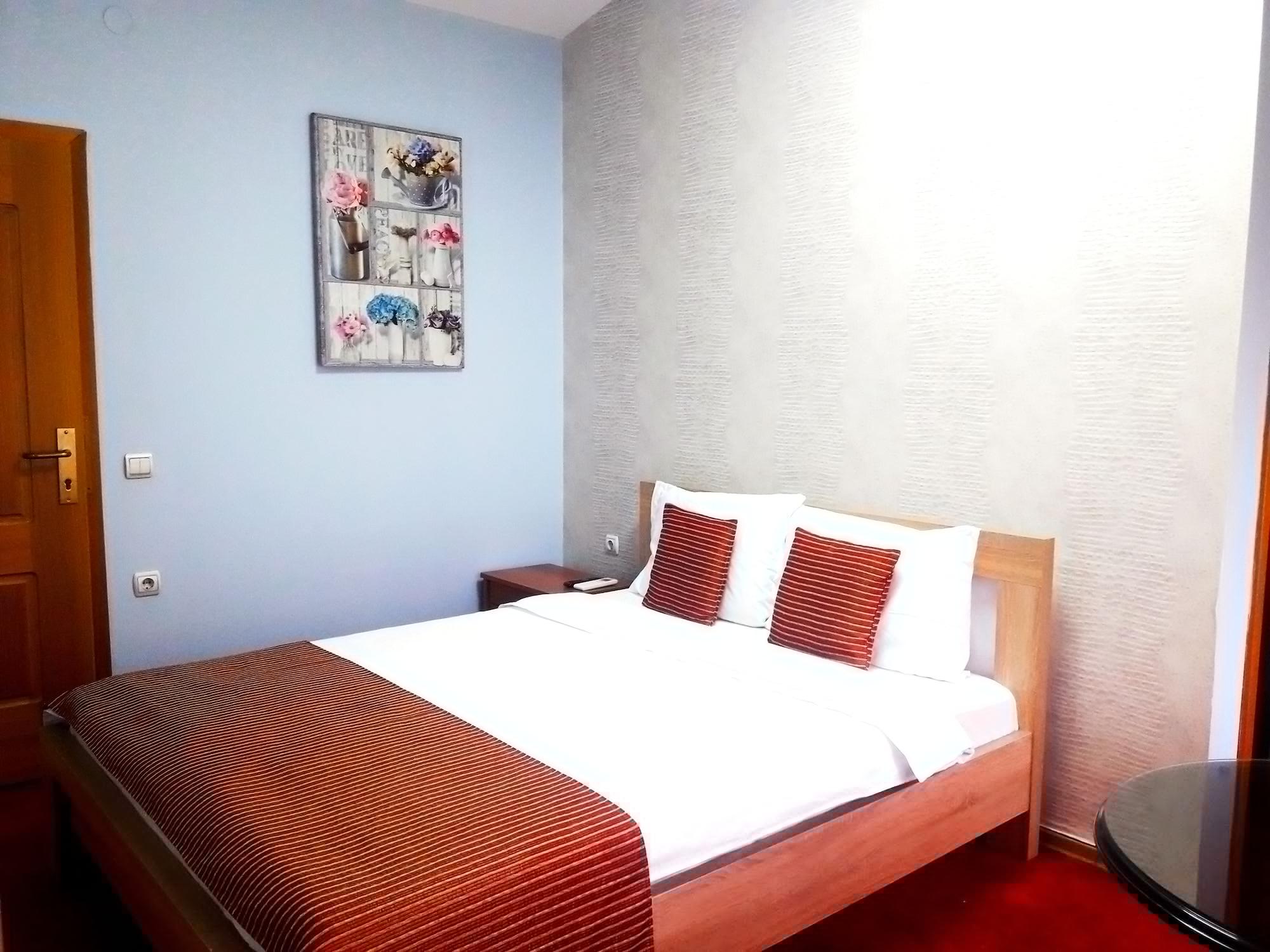 Hotel Aristocrat & Fish Restaurant Скопие Екстериор снимка