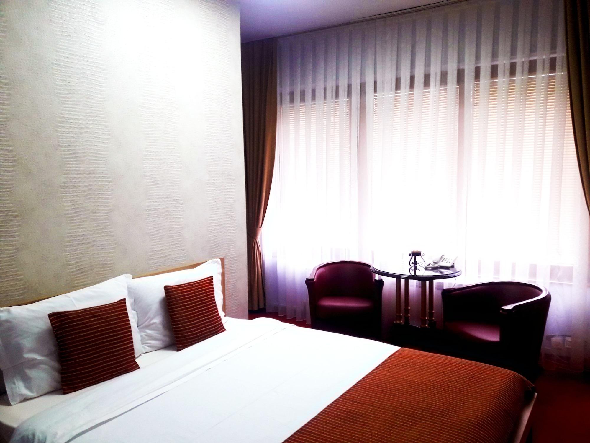 Hotel Aristocrat & Fish Restaurant Скопие Екстериор снимка