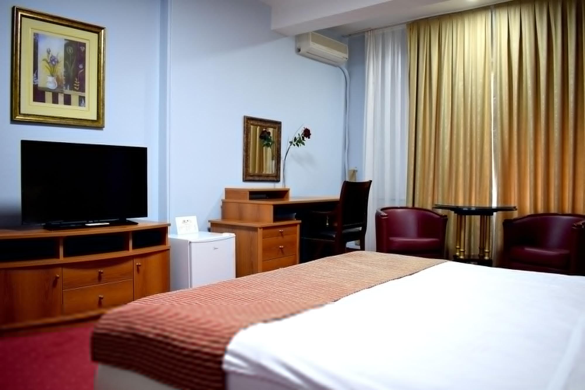 Hotel Aristocrat & Fish Restaurant Скопие Екстериор снимка