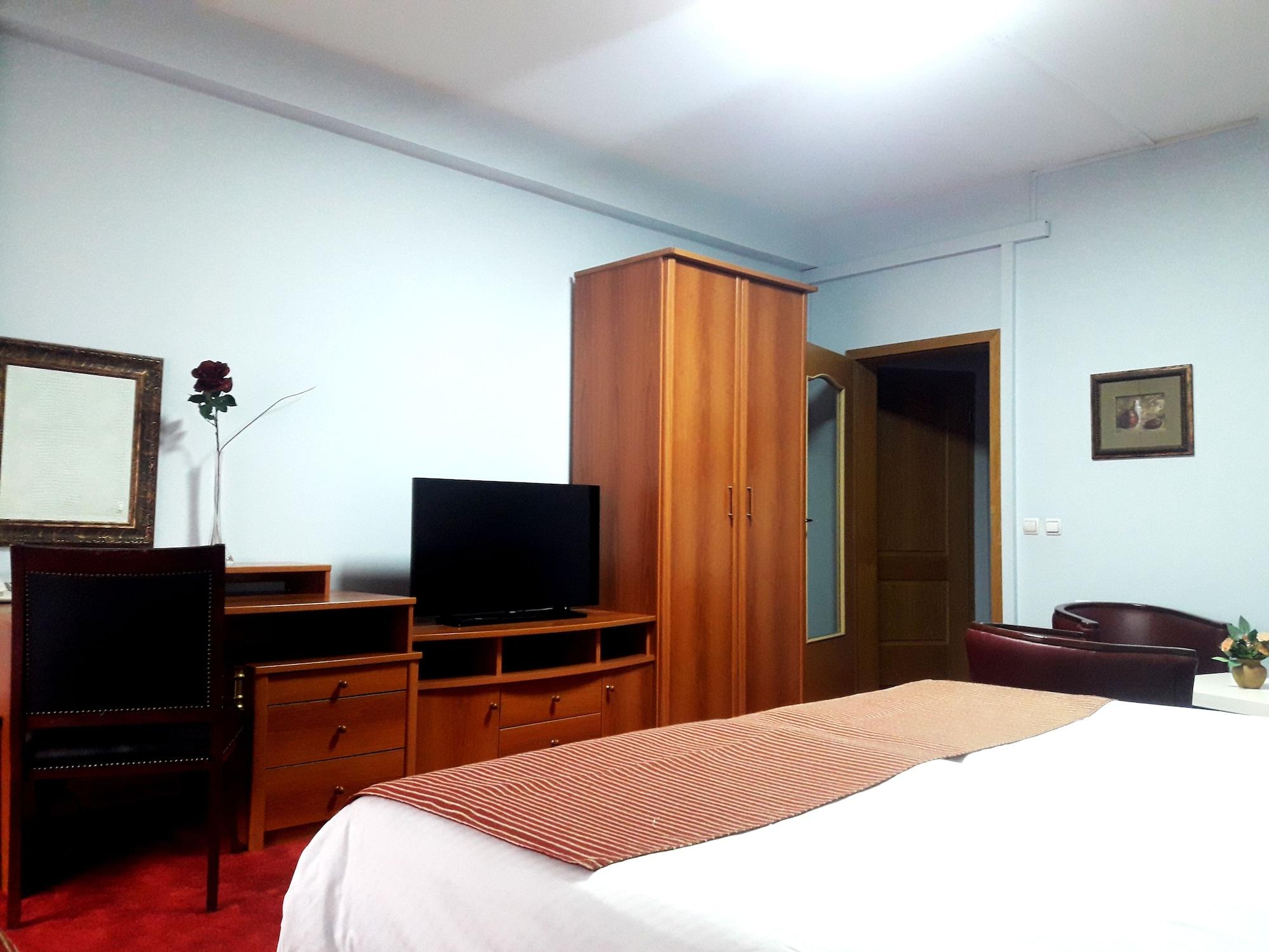 Hotel Aristocrat & Fish Restaurant Скопие Екстериор снимка