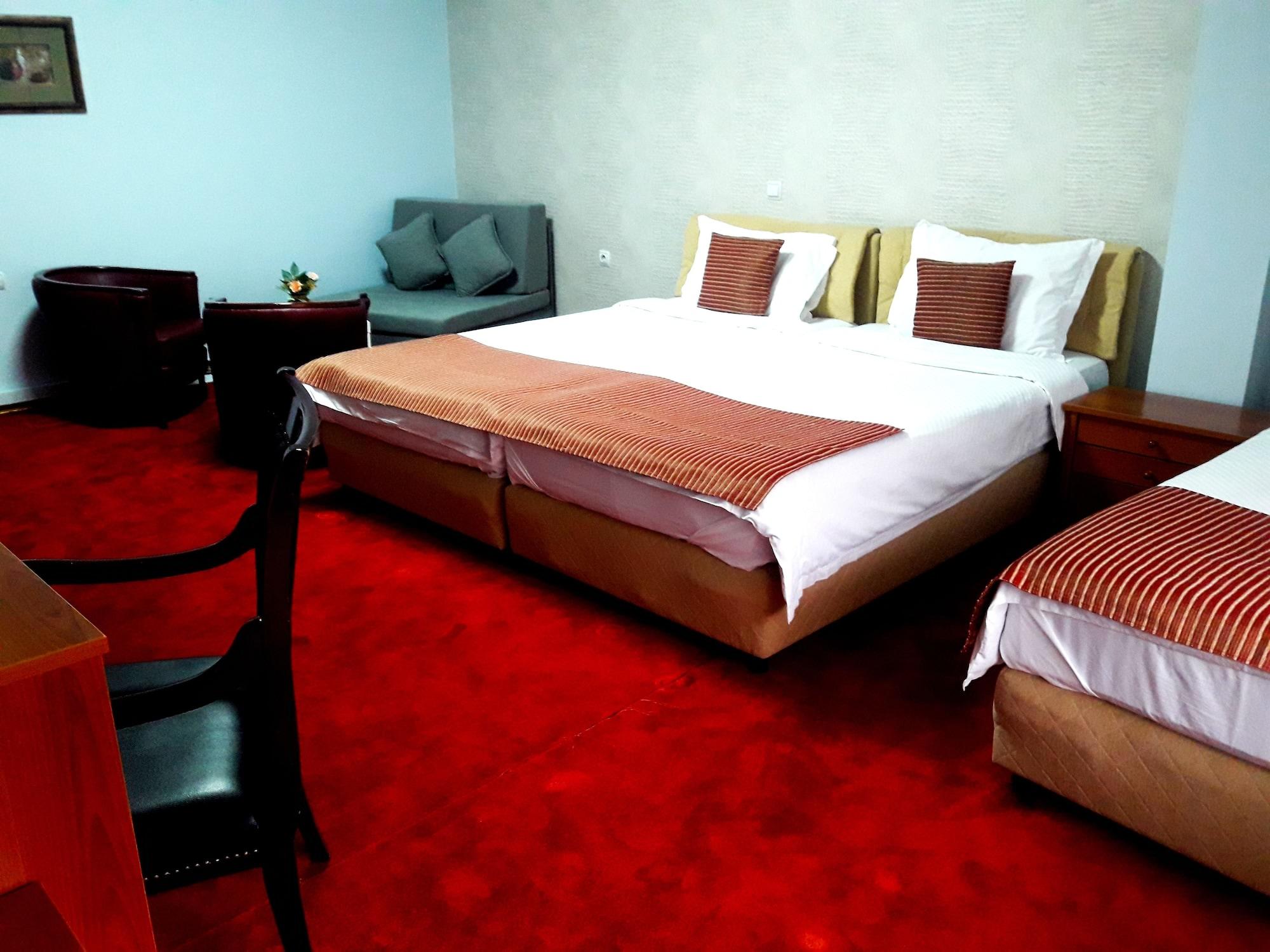 Hotel Aristocrat & Fish Restaurant Скопие Екстериор снимка