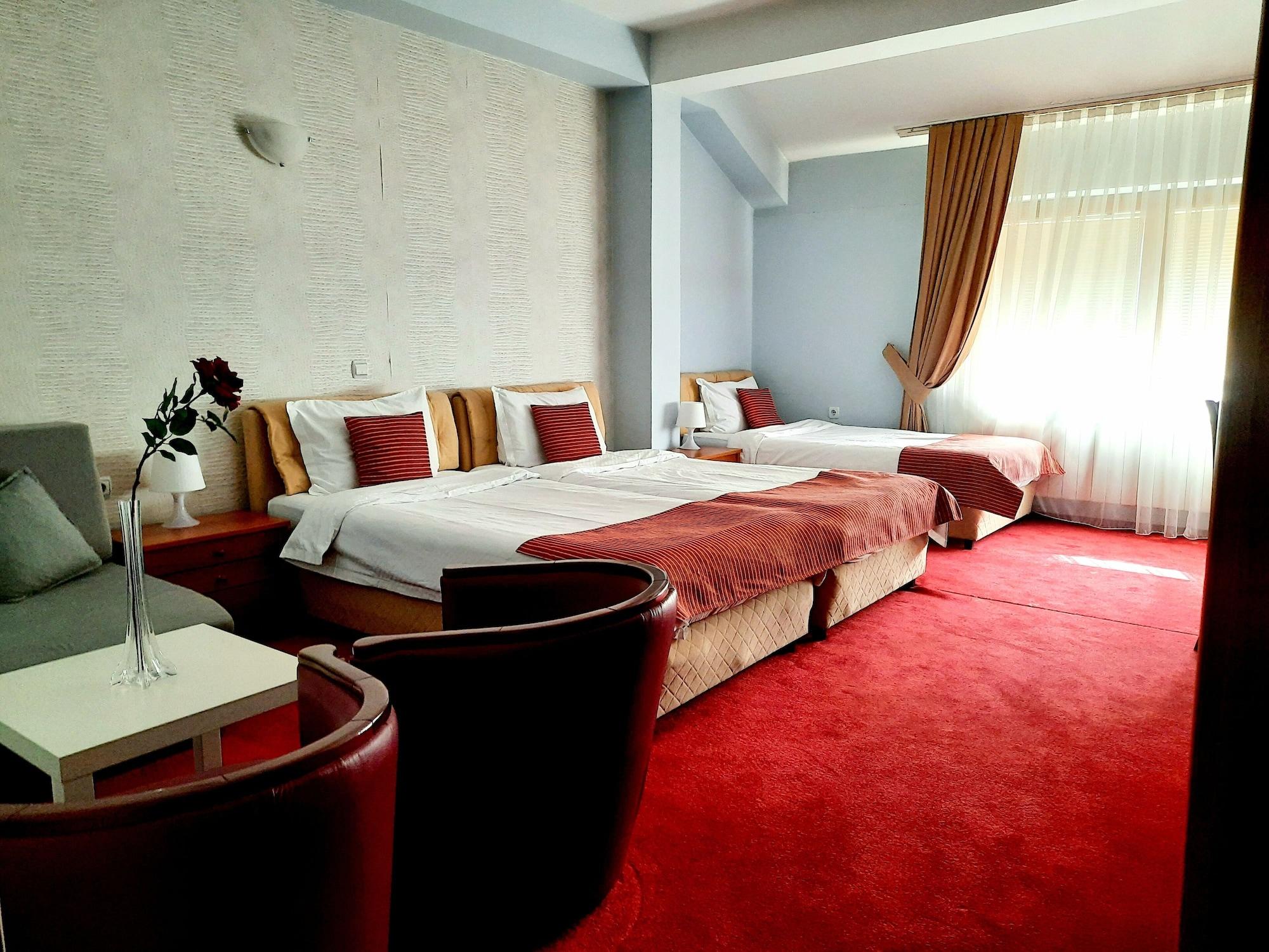 Hotel Aristocrat & Fish Restaurant Скопие Екстериор снимка