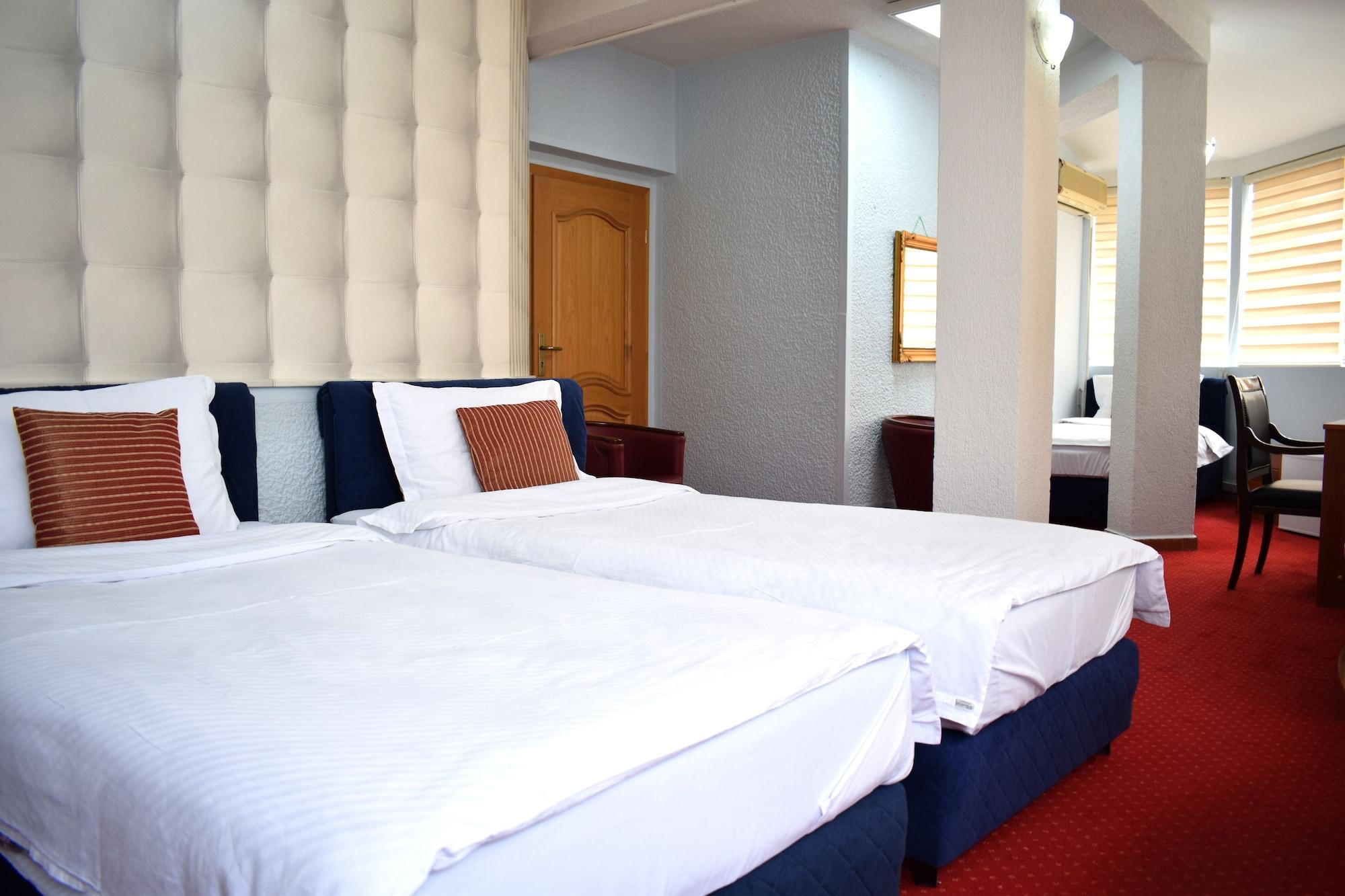Hotel Aristocrat & Fish Restaurant Скопие Екстериор снимка