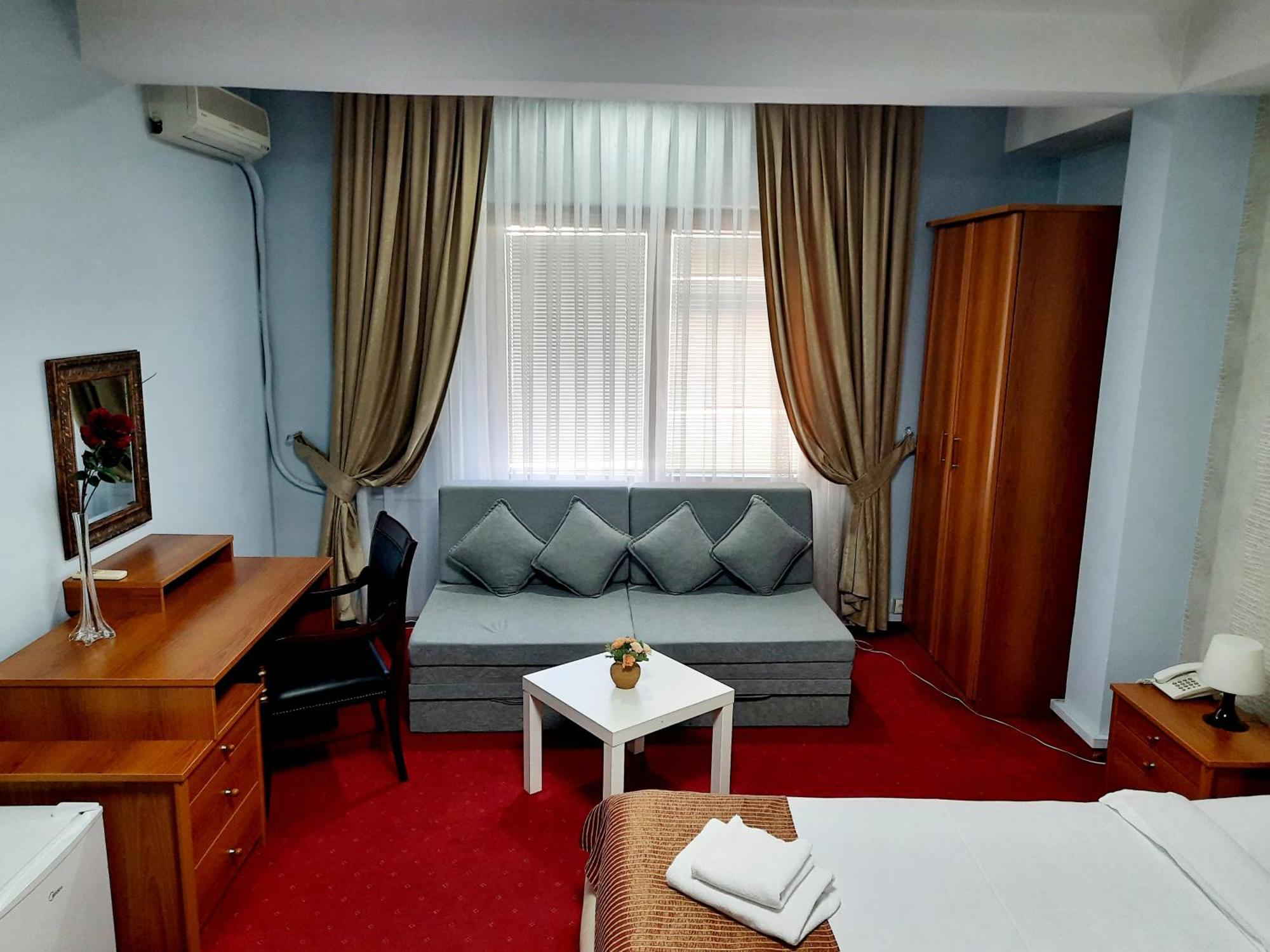 Hotel Aristocrat & Fish Restaurant Скопие Стая снимка