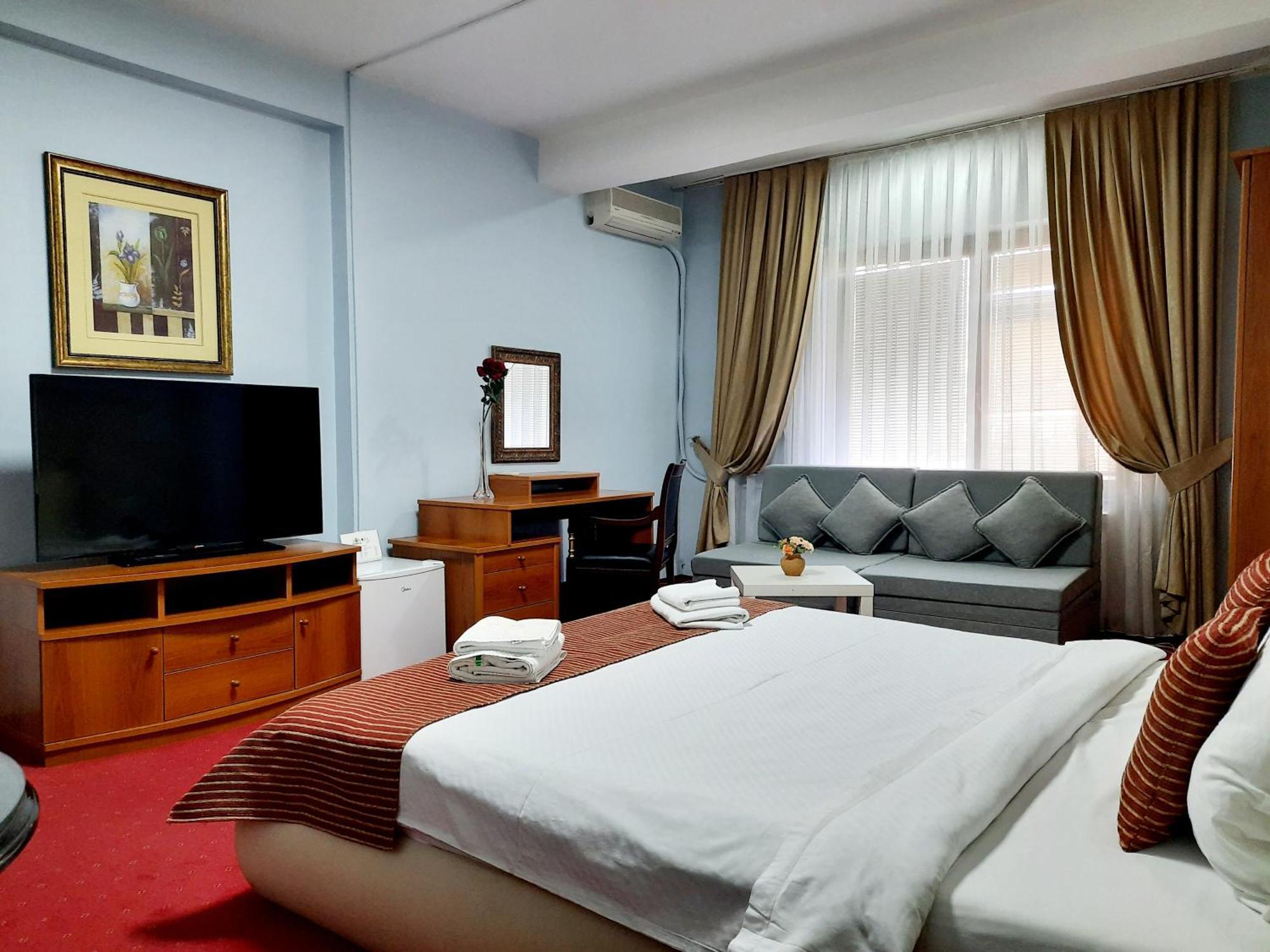 Hotel Aristocrat & Fish Restaurant Скопие Стая снимка