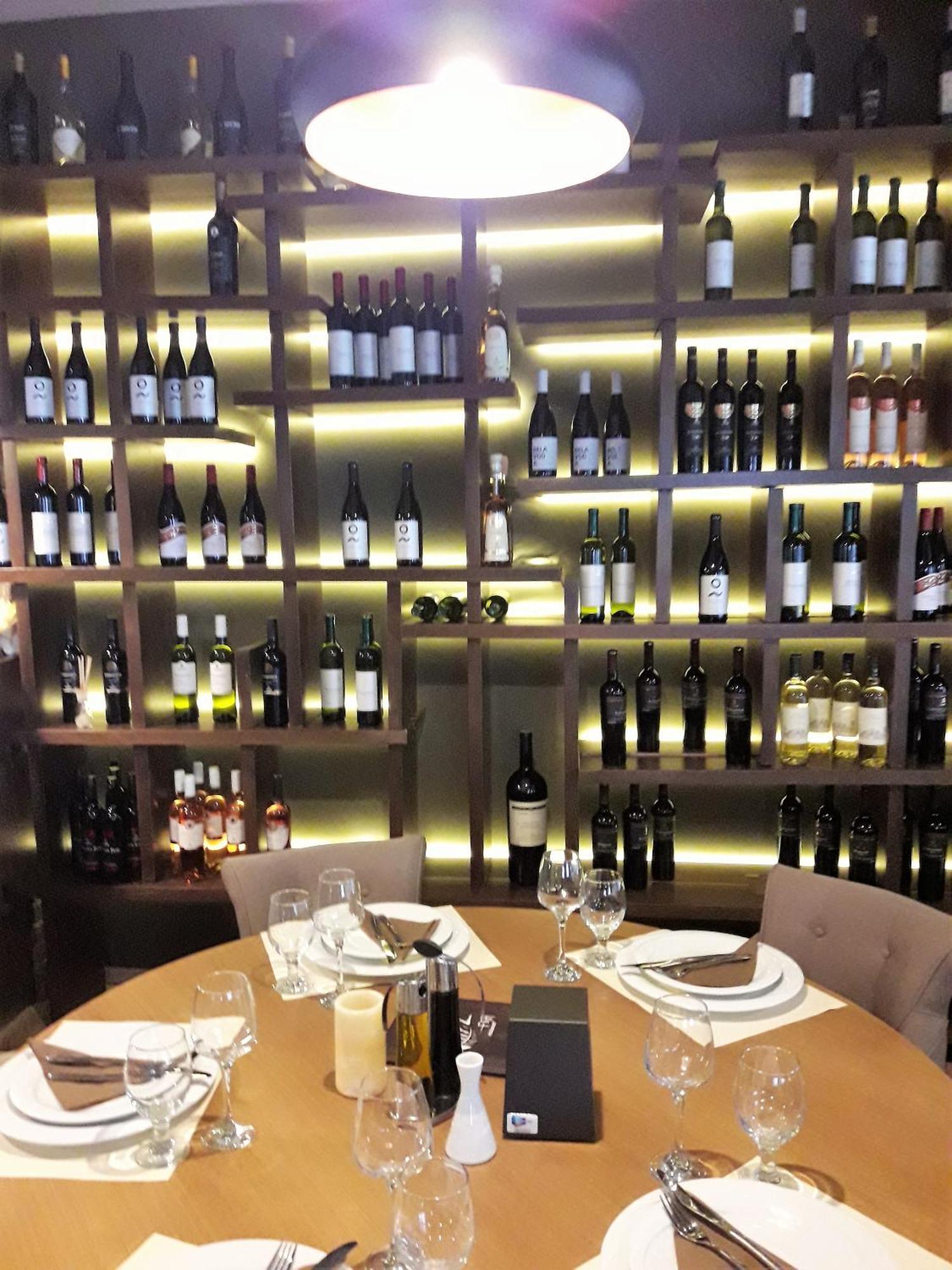 Hotel Aristocrat & Fish Restaurant Скопие Екстериор снимка