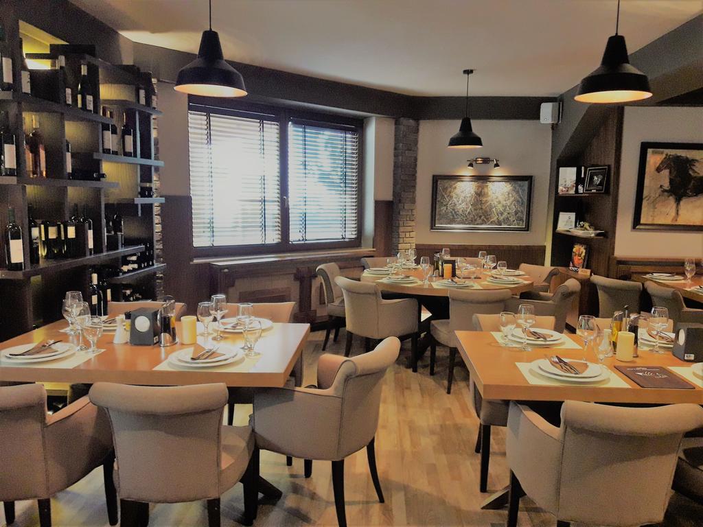 Hotel Aristocrat & Fish Restaurant Скопие Екстериор снимка