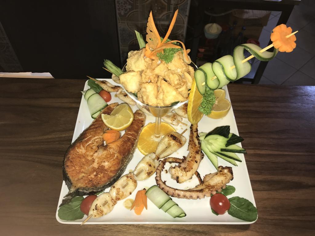 Hotel Aristocrat & Fish Restaurant Скопие Екстериор снимка