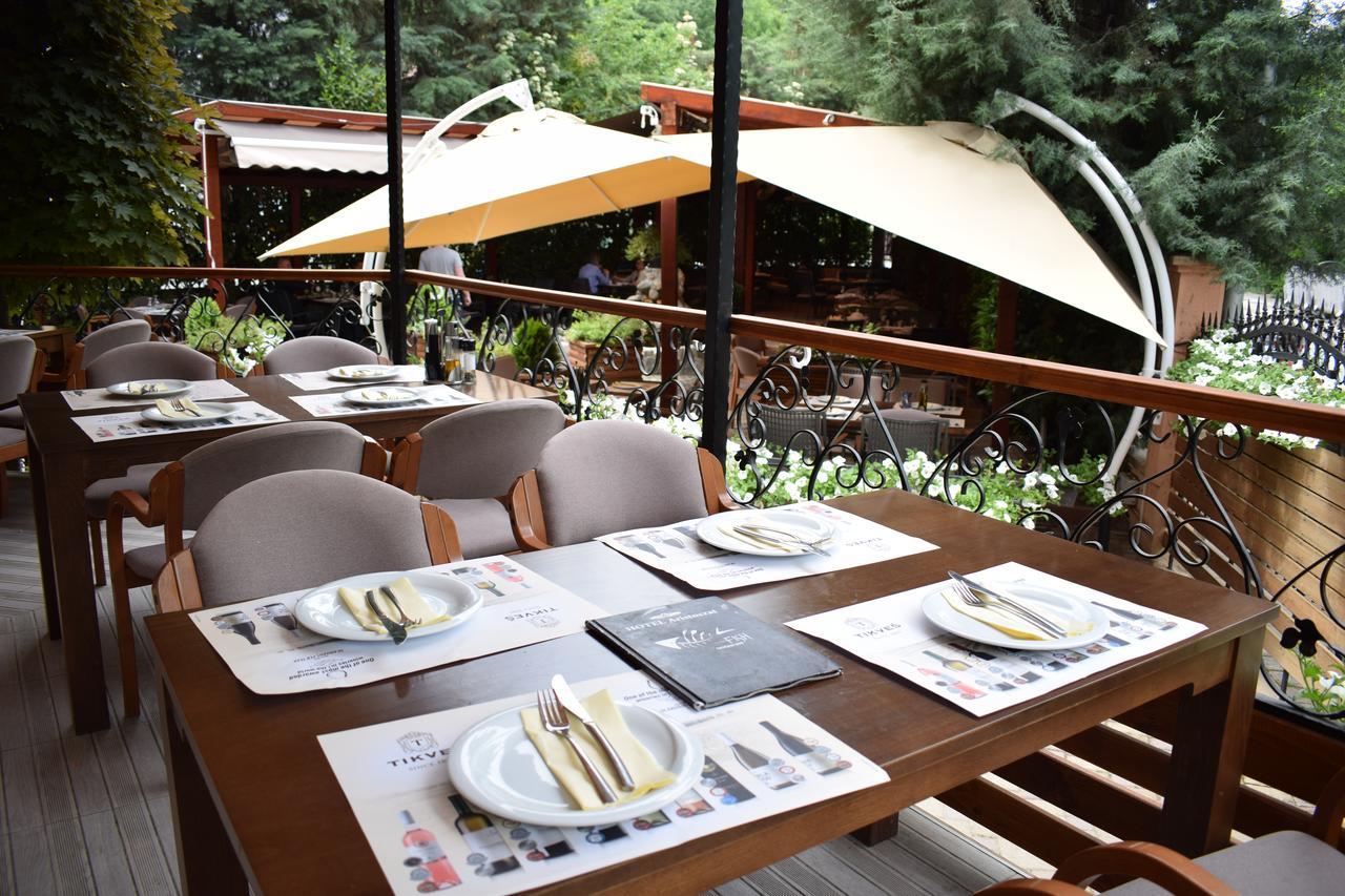 Hotel Aristocrat & Fish Restaurant Скопие Екстериор снимка