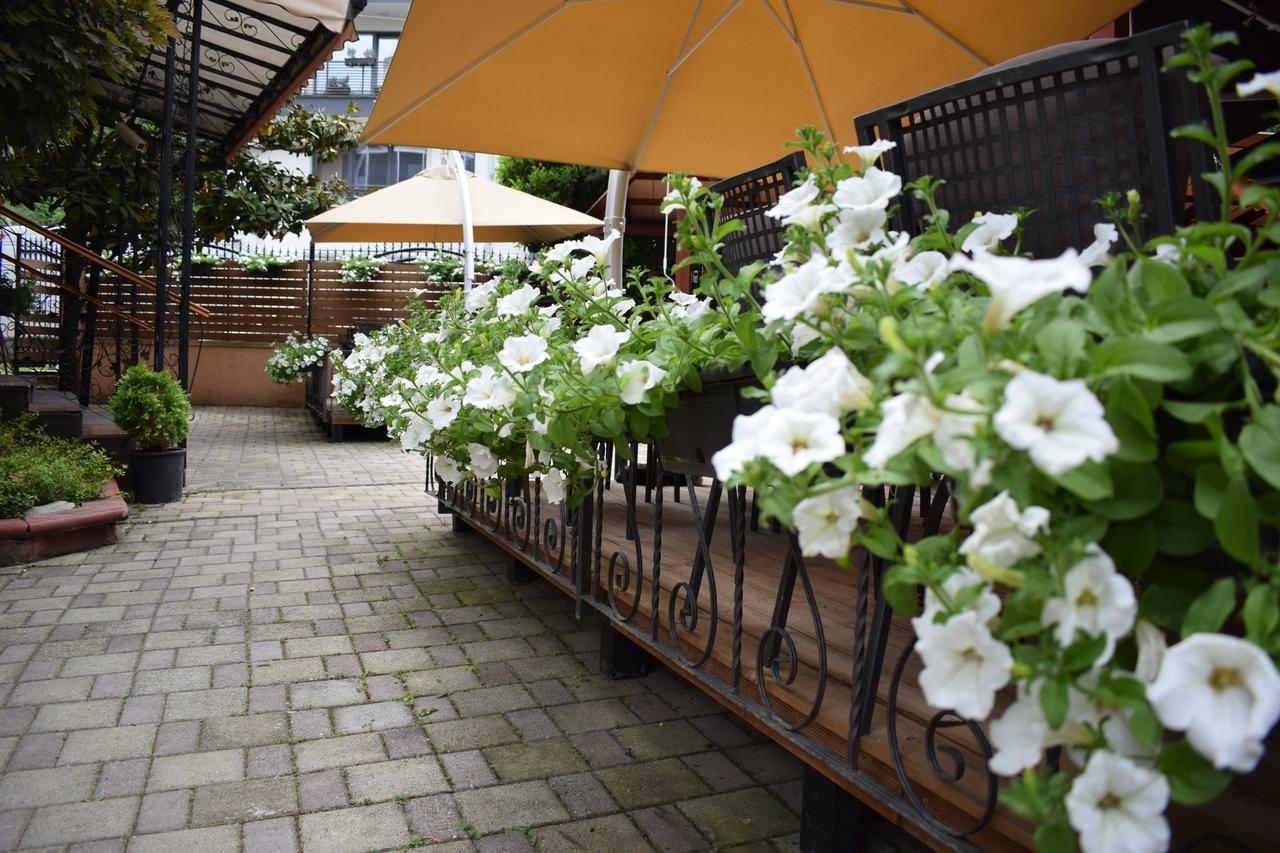 Hotel Aristocrat & Fish Restaurant Скопие Екстериор снимка