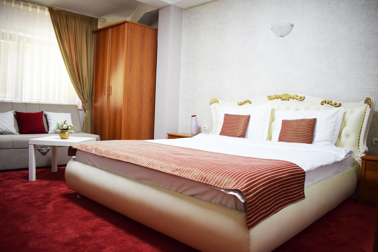 Hotel Aristocrat & Fish Restaurant Скопие Стая снимка