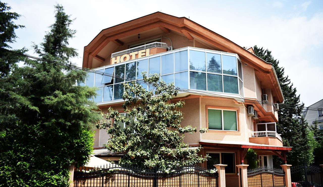 Hotel Aristocrat & Fish Restaurant Скопие Екстериор снимка
