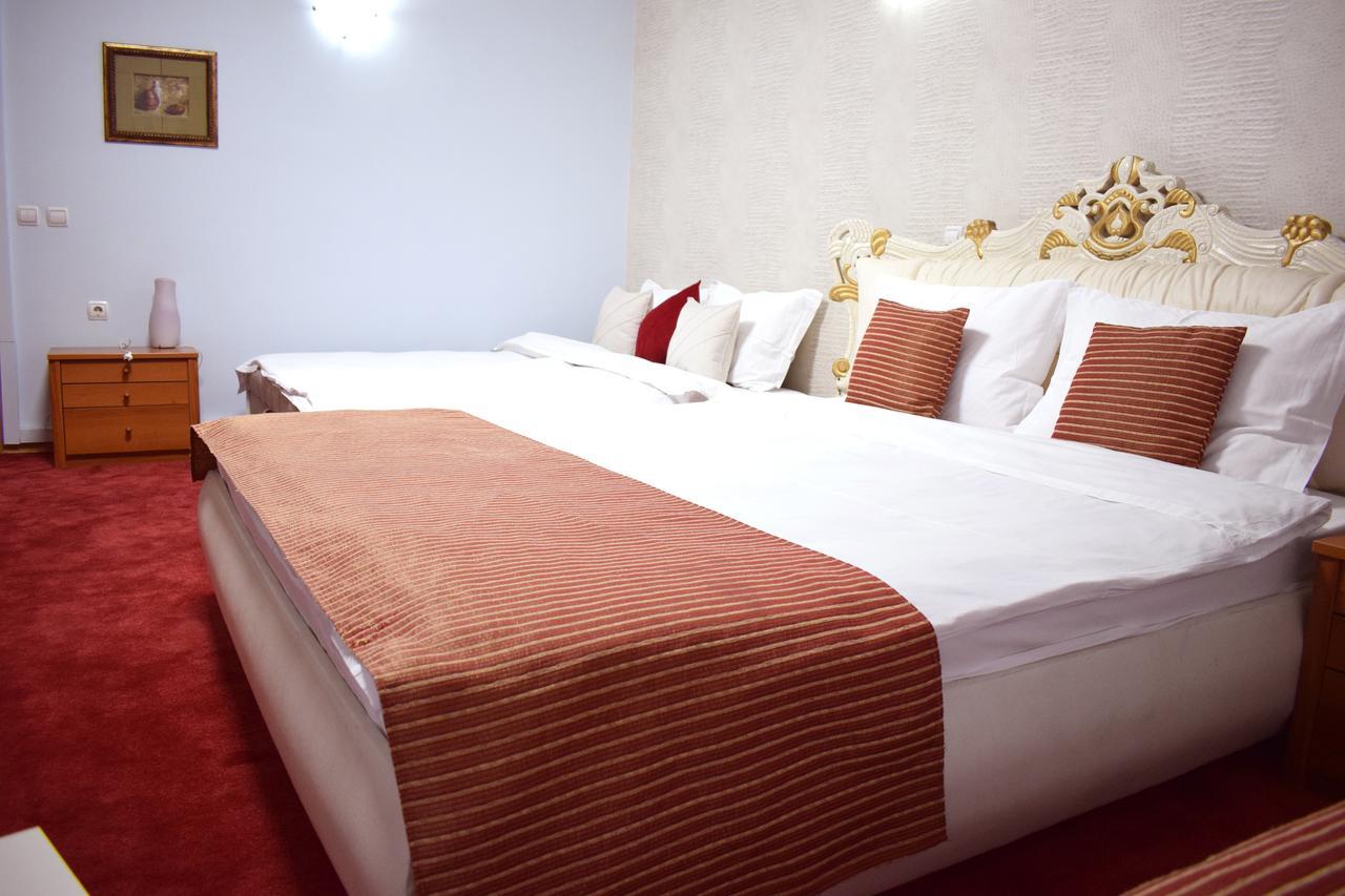 Hotel Aristocrat & Fish Restaurant Скопие Екстериор снимка