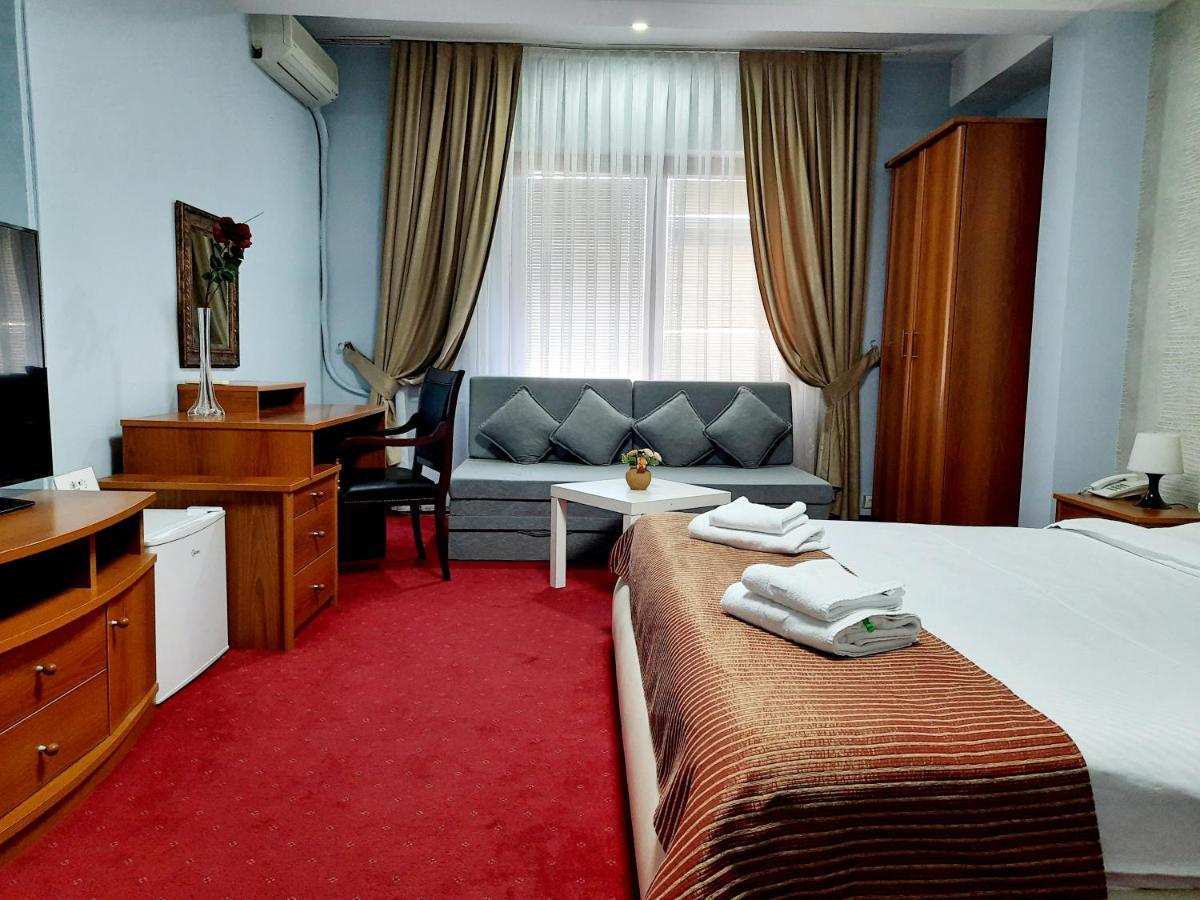 Hotel Aristocrat & Fish Restaurant Скопие Екстериор снимка
