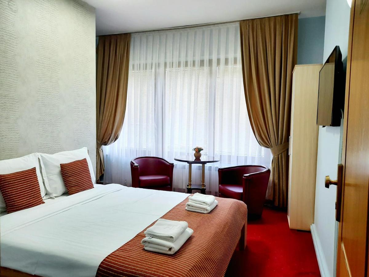 Hotel Aristocrat & Fish Restaurant Скопие Екстериор снимка